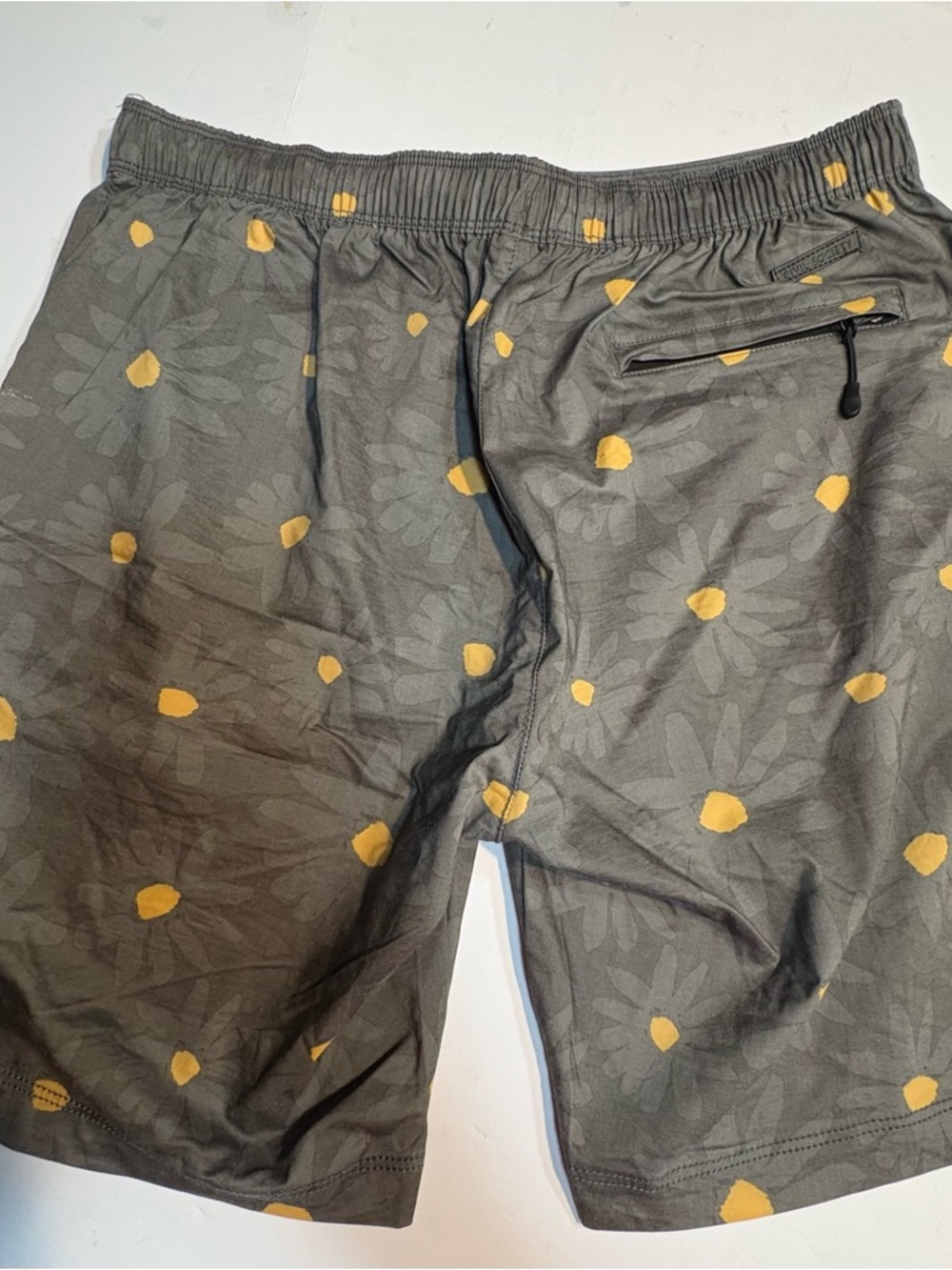 the Civil Society Navarro Shorts in a Charcoal Daisy Print 32 - Picture 9 of 10